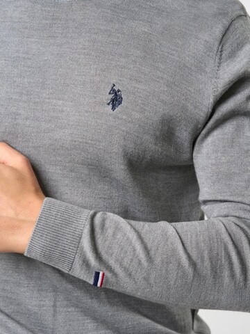 U.S. POLO ASSN. Neulepaita 'Kent' värissä harmaa