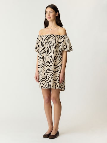 Robe d’été 'YASOxy' YAS en gris
