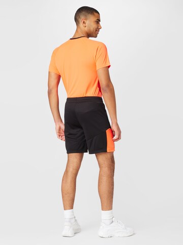 Regular Pantaloni sport de la PUMA pe negru