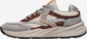 Baskets basses 'CLUB22.' Voile blanche en gris : devant