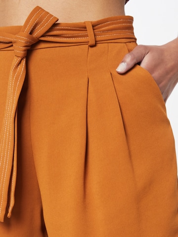 Koton Normální Kalhoty se sklady v pase – hnědá