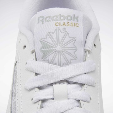 Sneaker low de la Reebok pe alb