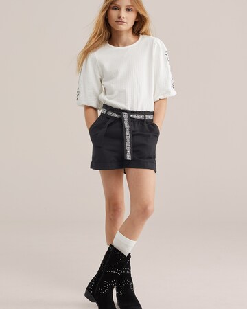 WE Fashion Regular Trousers in Black