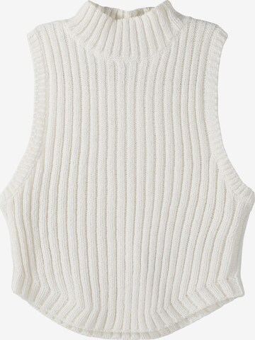 Bershka Sweater in White: front