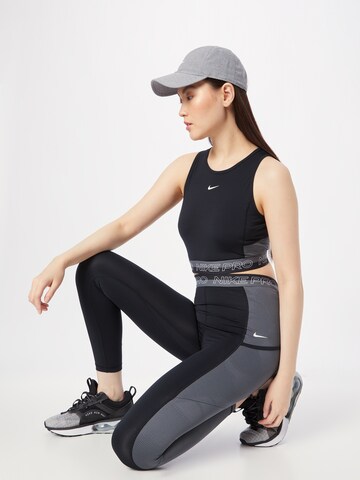 NIKE Спортен топ в черно