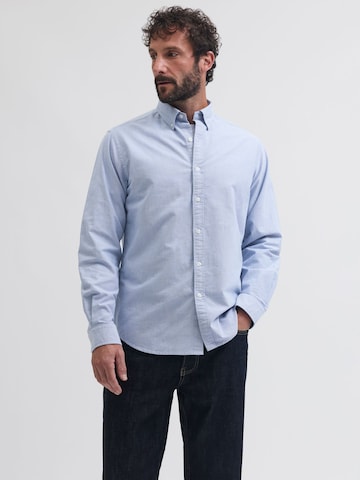 Portland Outerwear Company - Ajuste regular Camisa de negocios en azul: frente