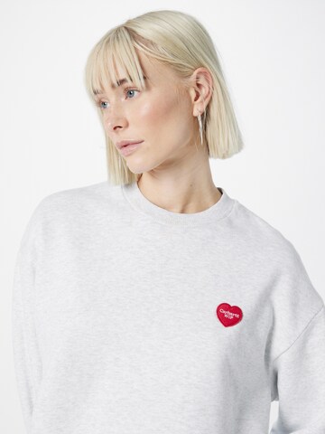 Carhartt WIP Sweatshirt in Grau
