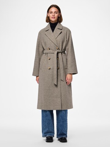 PIECES Between-seasons coat 'PCMarbel' in Brown: front
