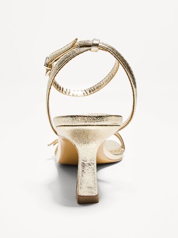 Sandalo con cinturino di Bershka in oro