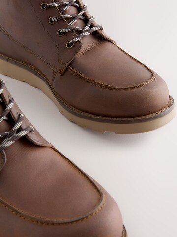 Boots stringati di Next in marrone