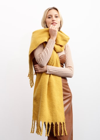 CODELLO Scarf in Yellow: front