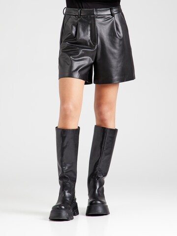 regular Pantaloni con pieghe 'ONLPenny' di ONLY in nero: frontale