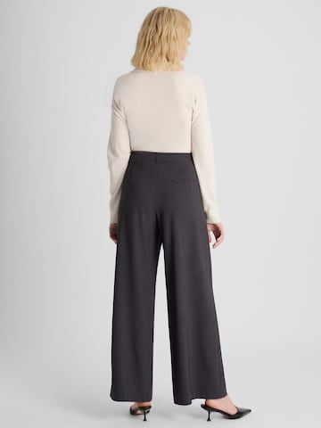 Guido Maria Kretschmer Women Wide Leg Laskoshousut 'Betty' värissä harmaa