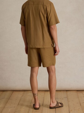 DAN FOX APPAREL Regular Veckad byxa 'Alan' i brun
