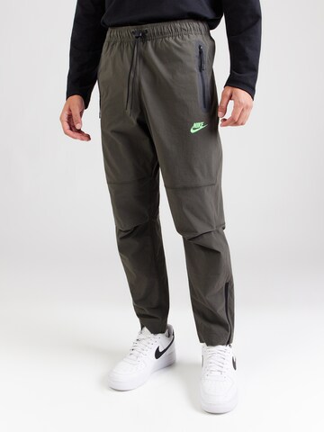Nike Sportswear Zwężany krój Spodnie w kolorze zielony: przód