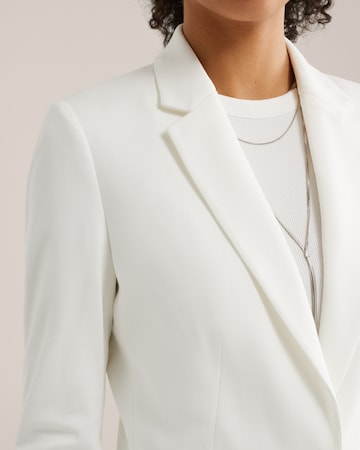 Sacou de la WE Fashion pe alb