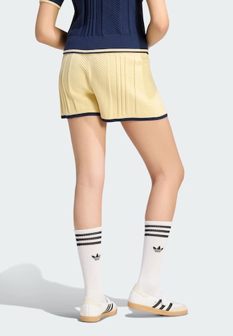 regular Pantaloni di ADIDAS ORIGINALS in giallo
