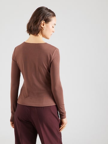 ABOUT YOU Shirt 'Hilde' in Bruin