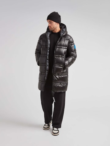 JACK1T Jacke ' R4D Tramline Daunenmantel Lux ' in Schwarz