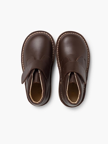 Pisamonas - Botas en marrón