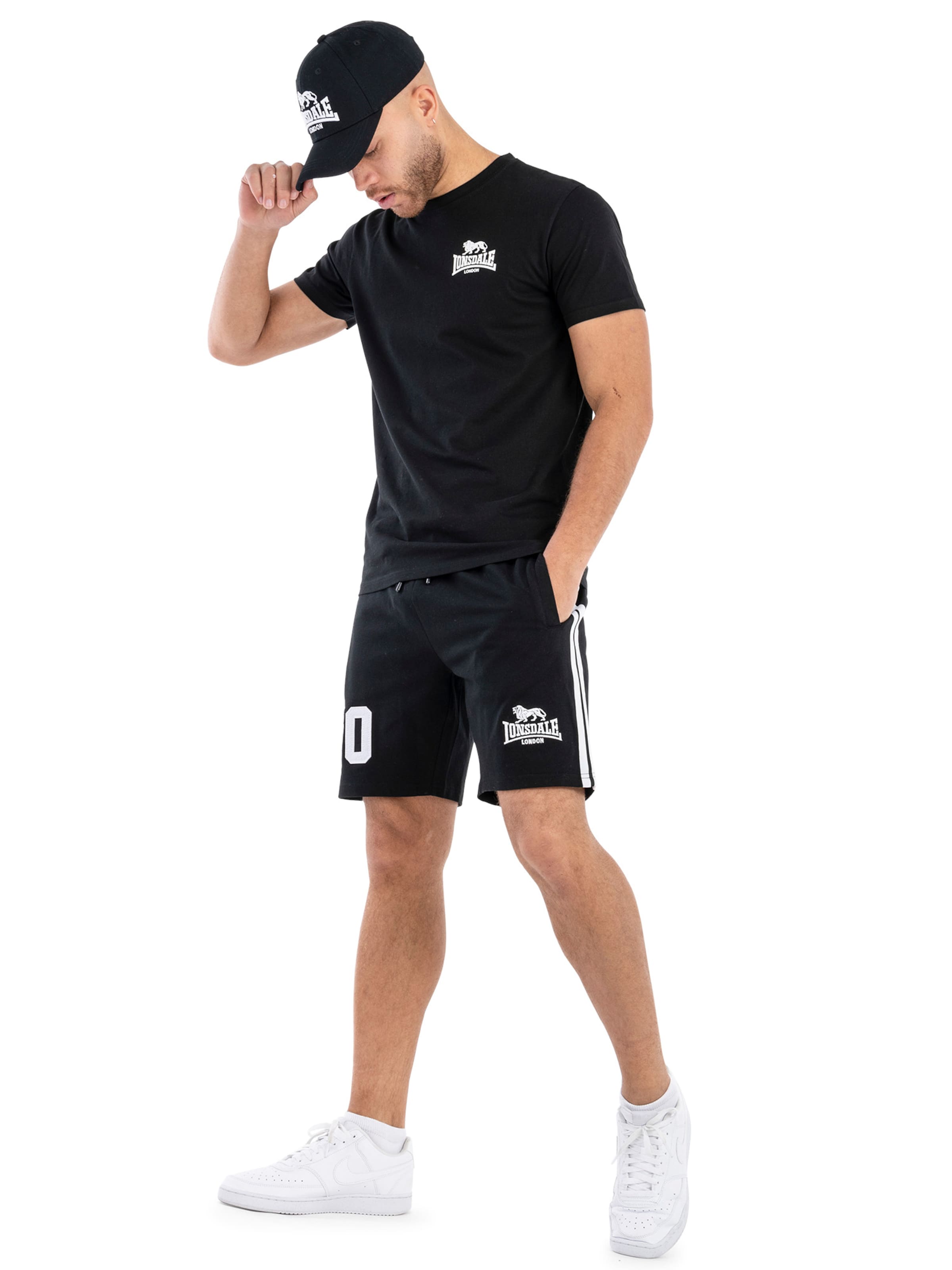 LONSDALE tavaline Püksid 'Marwick', värv must