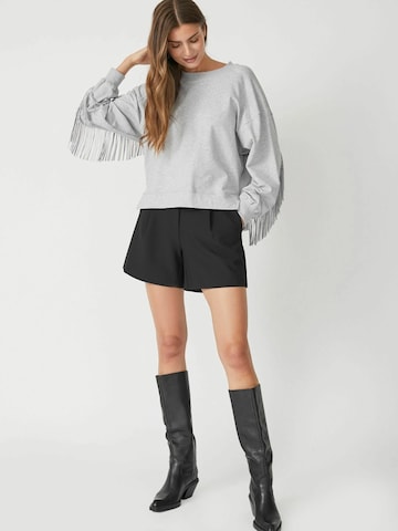 T-shirt 'Stud' co'couture en gris