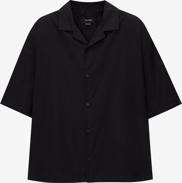 Pull&Bear Regular fit Button Up Shirt in Black: front