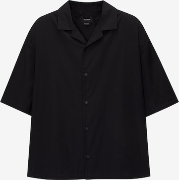 Pull&Bear Regular fit Button Up Shirt in Black: front