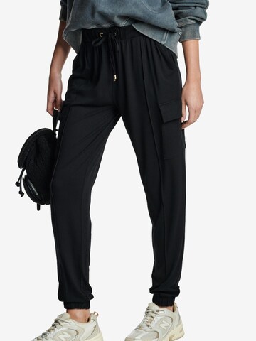 Tapered Pantaloni cargo di Next in nero: frontale