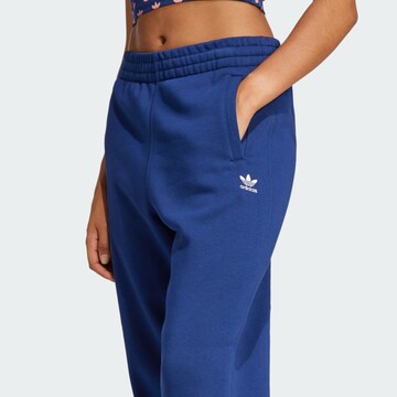 Tapered Pantaloni 'Essentials' di ADIDAS ORIGINALS in blu
