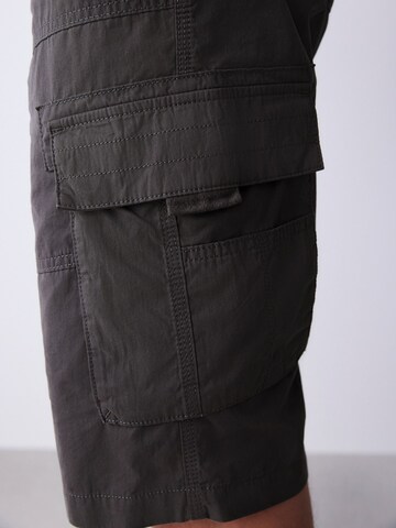 Next Normální Kapsáče – černá