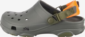 Clogs di Crocs in grigio