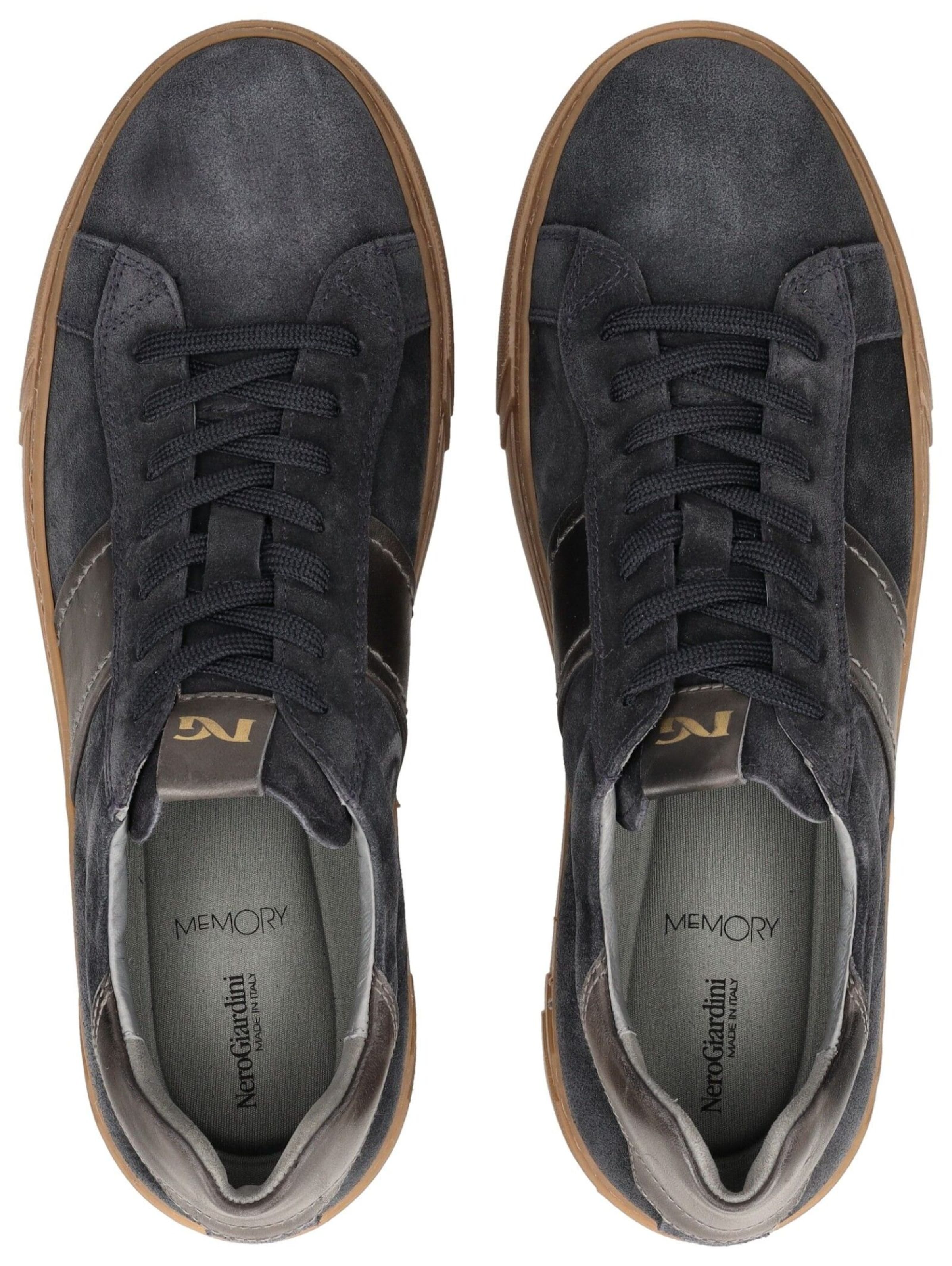 Baskets basses Nero Giardini en bleu