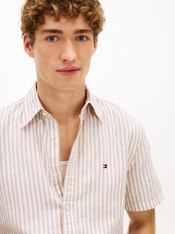 TOMMY HILFIGER Regular Fit Skjorte i beige