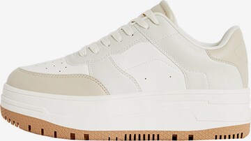 Bershka Sneakers laag in Beige