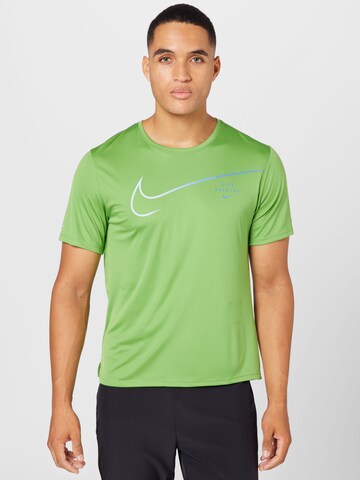T-Shirt fonctionnel 'Miler' NIKE en vert : devant