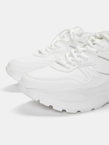 Sneaker bassa di Pull&Bear in bianco
