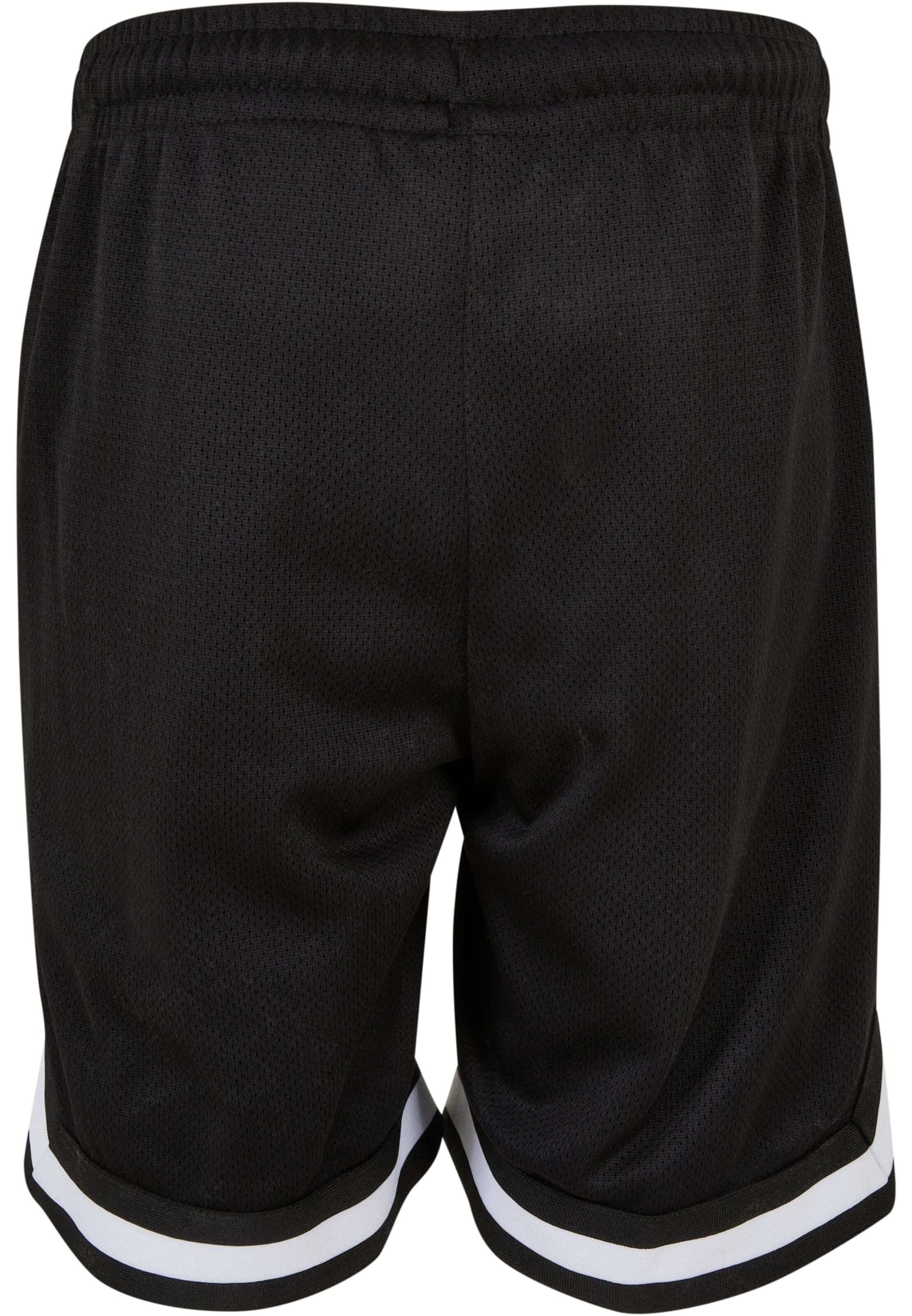 Urban Classics Regular Shorts in Schwarz