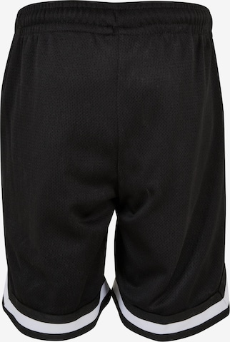 Urban Classics Regular Shorts in Schwarz