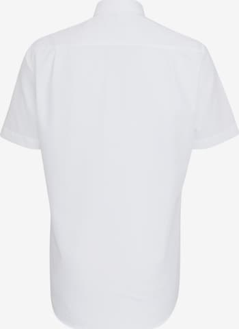 Coupe regular Chemise 'Modern' SEIDENSTICKER en blanc