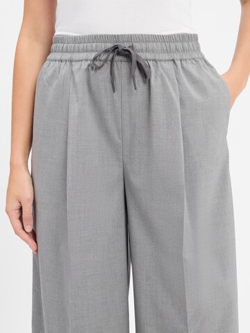 Regular Pantalon à pince Samsøe Samsøe en gris