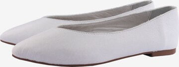 D.MoRo Shoes Ballet Flats in White: front