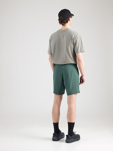 Regular Pantaloni sport de la Abercrombie & Fitch pe verde