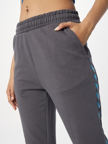 Hummel Tapered Workout Pants 'Staltic' in Grey
