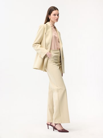 adl Blazers in Beige