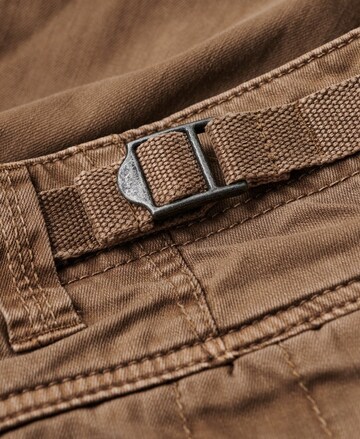 Regular Pantalon cargo Superdry en marron