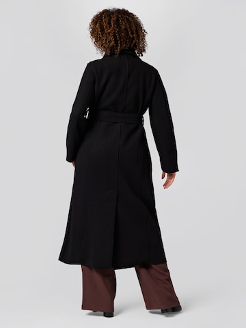 Cappotto di mezza stagione di Guido Maria Kretschmer Curvy in nero