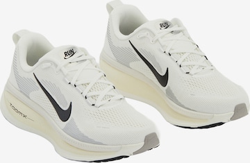 Sneaker de alergat 'VOMERO 18' de la NIKE pe alb: față