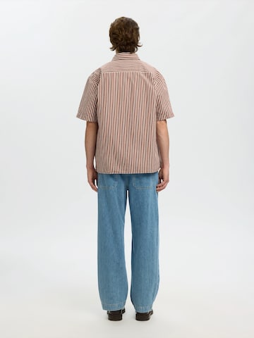 SELECTED Comfort Fit Paita 'SLHRLXSTUART' värissä ruskea