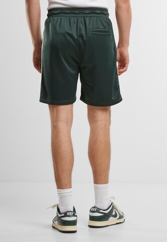 Urban Classics Regular Shorts in Grün